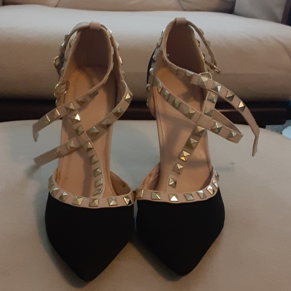 Black studded stiletto NWOT 7.5